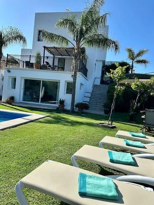 别墅 Pool-Side Chic Studio In Beautiful Countryside 米哈斯