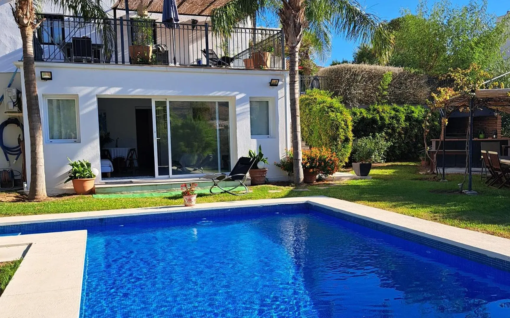 Pool-Side Chic Studio In Beautiful Countryside 米哈斯